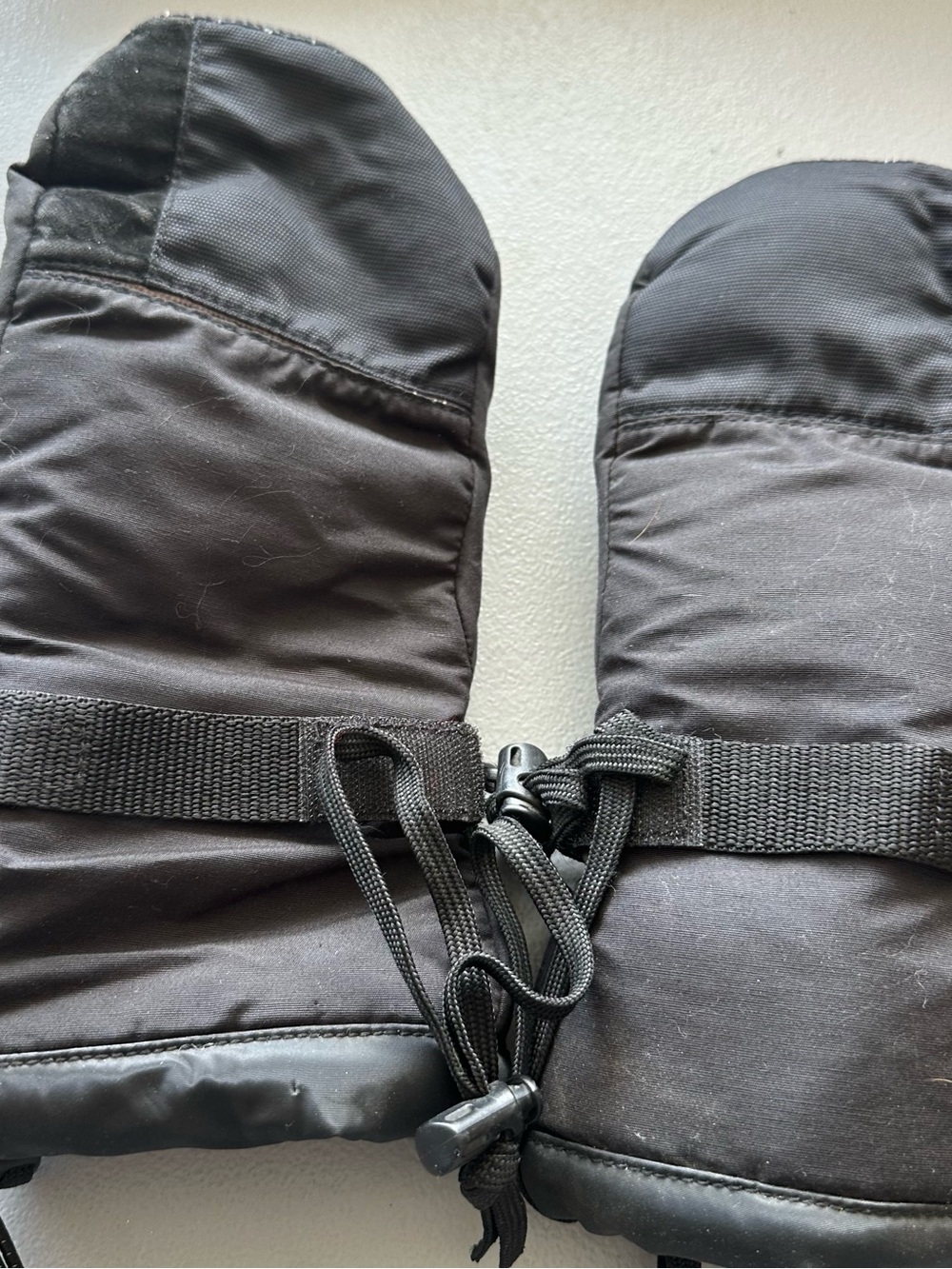Men's Black Insulated Snow gloves Lightweight Winter Protection